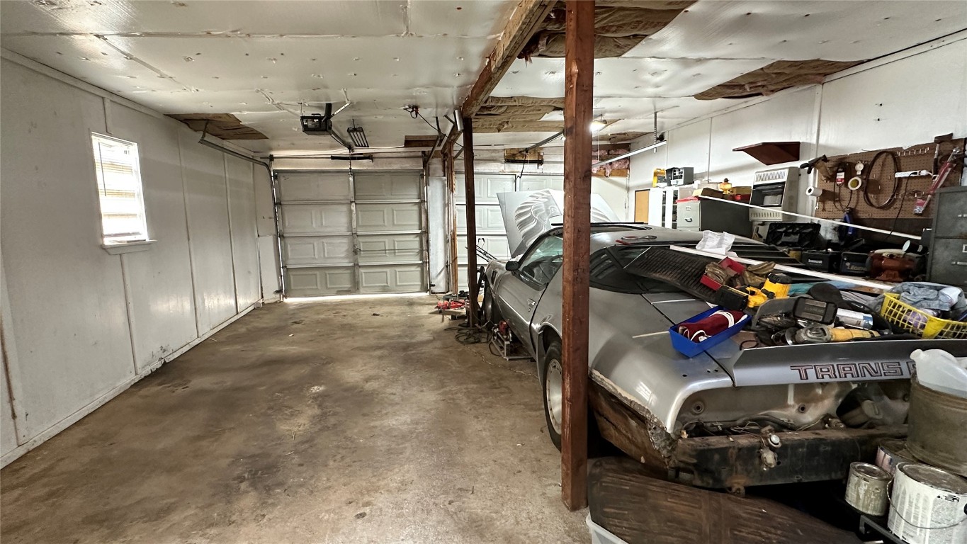 Shawnee, Oklahoma 74801, United States, 2 Bedrooms Bedrooms, ,2 BathroomsBathrooms,Residential,Active,49942