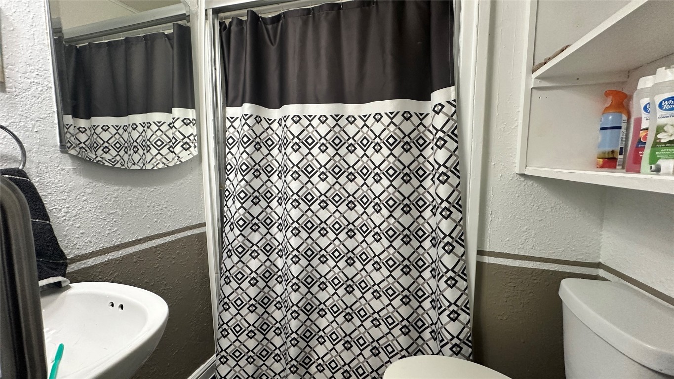 Shawnee, Oklahoma 74801, United States, 2 Bedrooms Bedrooms, ,2 BathroomsBathrooms,Residential,Active,49942