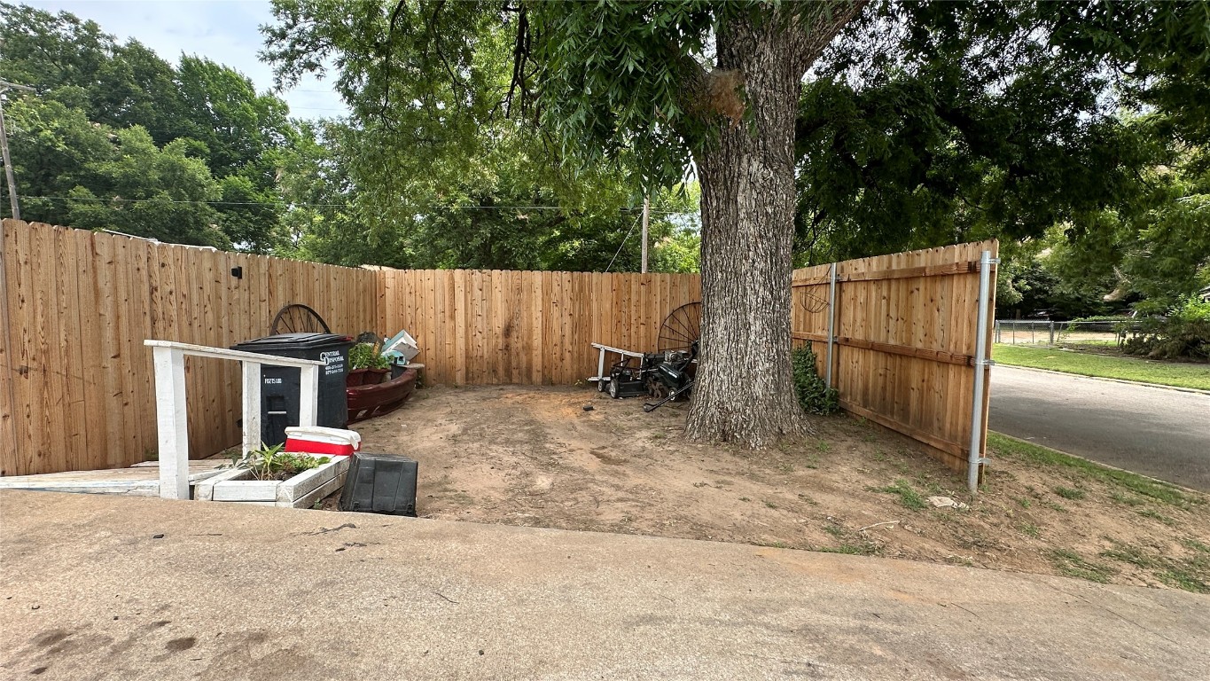 Shawnee, Oklahoma 74801, United States, 2 Bedrooms Bedrooms, ,2 BathroomsBathrooms,Residential,Active,49942