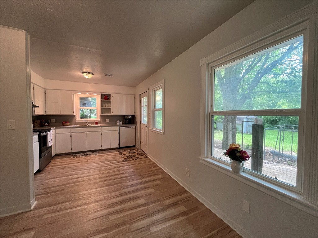 Shawnee, Oklahoma 74801, United States, 3 Bedrooms Bedrooms, ,2 BathroomsBathrooms,Residential,Active,164933