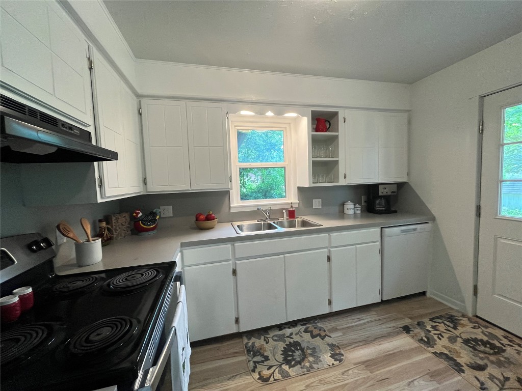 Shawnee, Oklahoma 74801, United States, 3 Bedrooms Bedrooms, ,2 BathroomsBathrooms,Residential,Active,164933