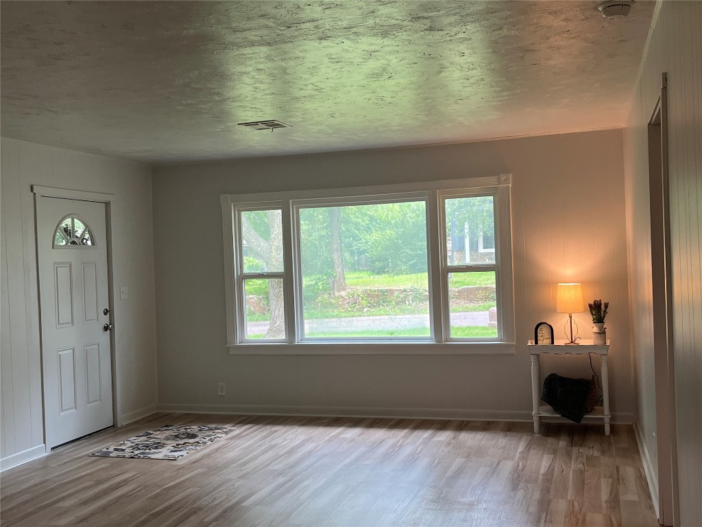 Shawnee, Oklahoma 74801, United States, 3 Bedrooms Bedrooms, ,2 BathroomsBathrooms,Residential,Active,164933