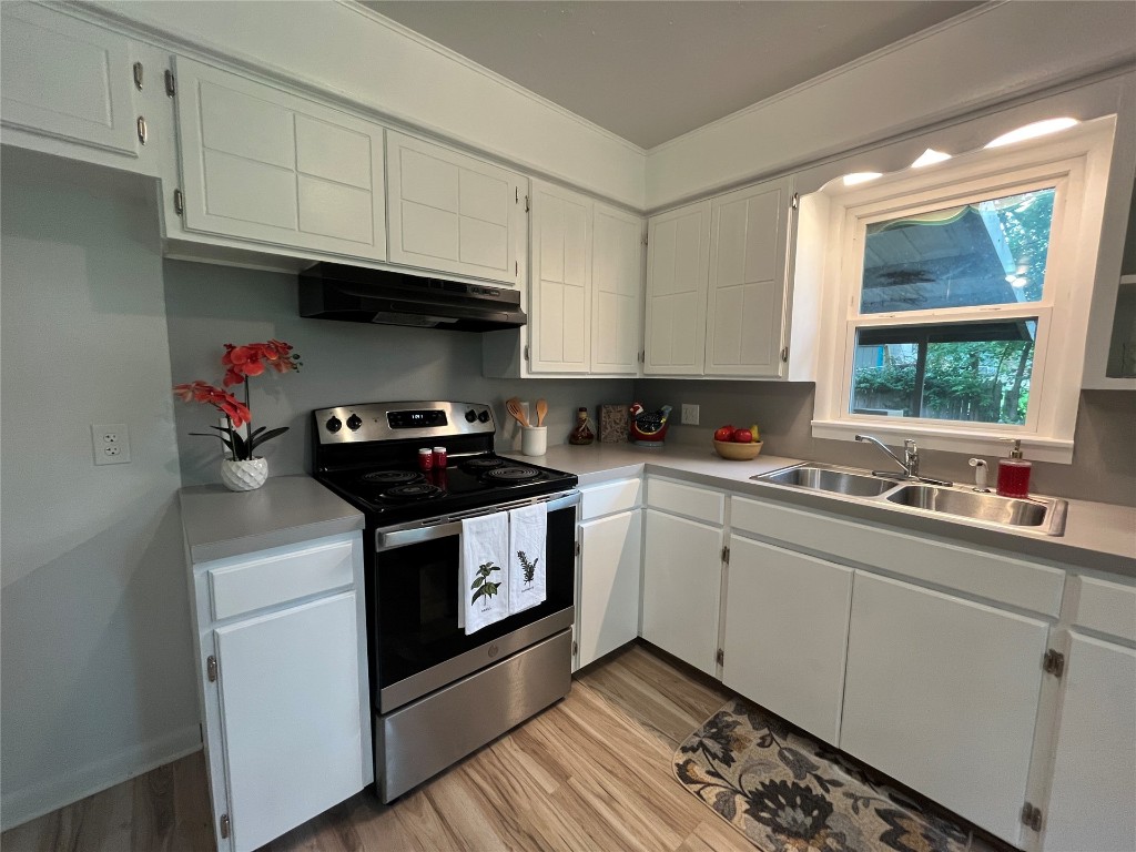 Shawnee, Oklahoma 74801, United States, 3 Bedrooms Bedrooms, ,2 BathroomsBathrooms,Residential,Active,164933