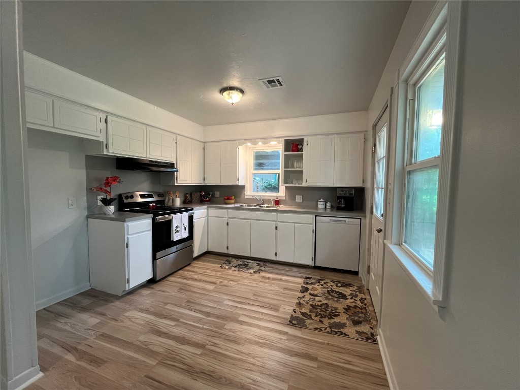 Shawnee, Oklahoma 74801, United States, 3 Bedrooms Bedrooms, ,2 BathroomsBathrooms,Residential,Active,164933