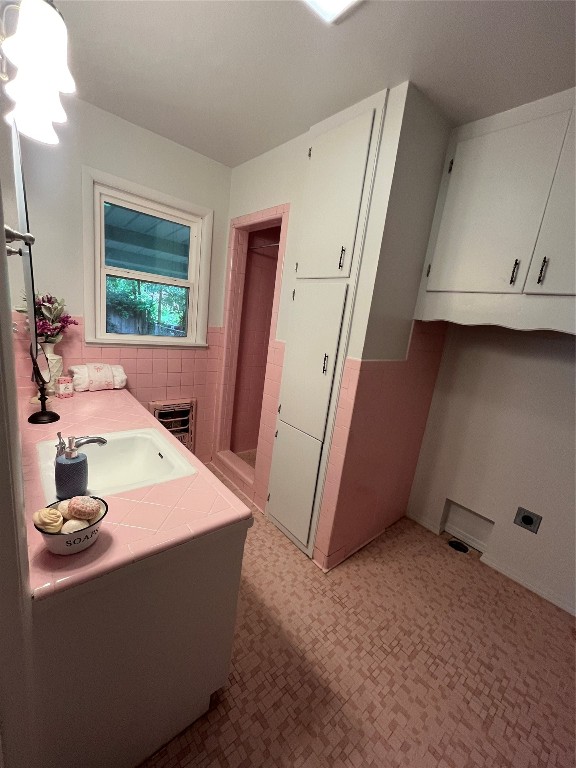 Shawnee, Oklahoma 74801, United States, 3 Bedrooms Bedrooms, ,2 BathroomsBathrooms,Residential,Active,164933