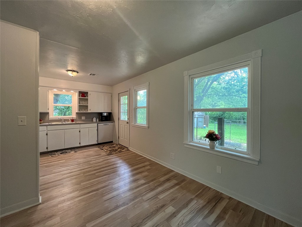 Shawnee, Oklahoma 74801, United States, 3 Bedrooms Bedrooms, ,2 BathroomsBathrooms,Residential,Active,164933