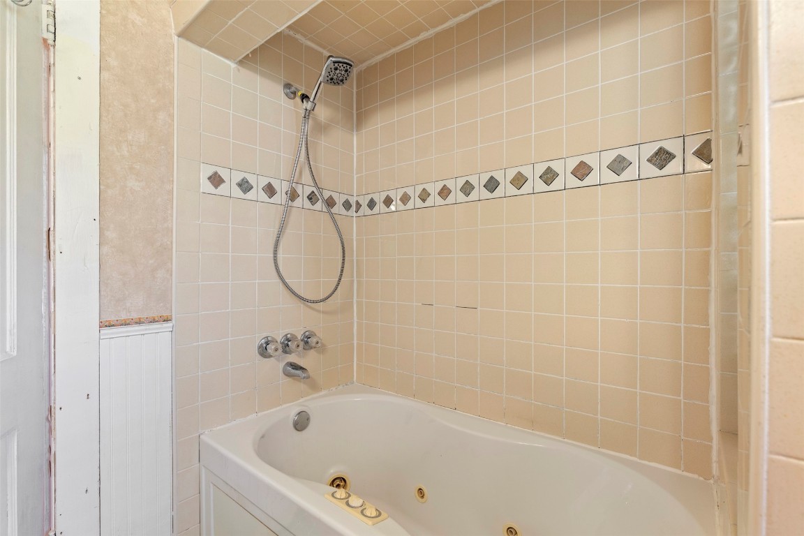 Oklahoma City, Oklahoma 73118, United States, 2 Bedrooms Bedrooms, ,1 BathroomBathrooms,Residential,Pending,42831