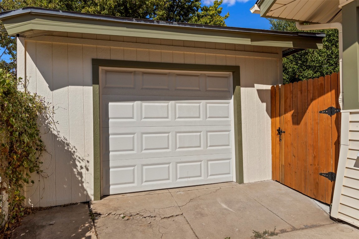 Oklahoma City, Oklahoma 73118, United States, 2 Bedrooms Bedrooms, ,1 BathroomBathrooms,Residential,Pending,42831