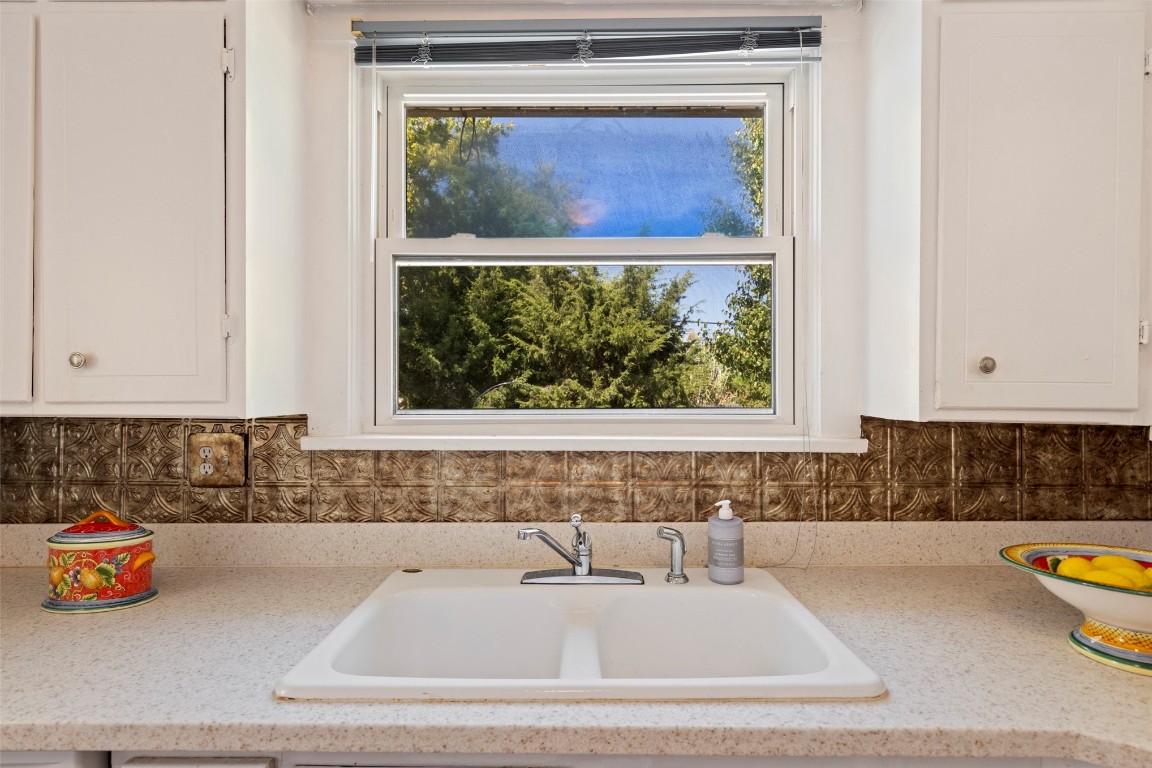 Oklahoma City, Oklahoma 73118, United States, 2 Bedrooms Bedrooms, ,1 BathroomBathrooms,Residential,Pending,42831