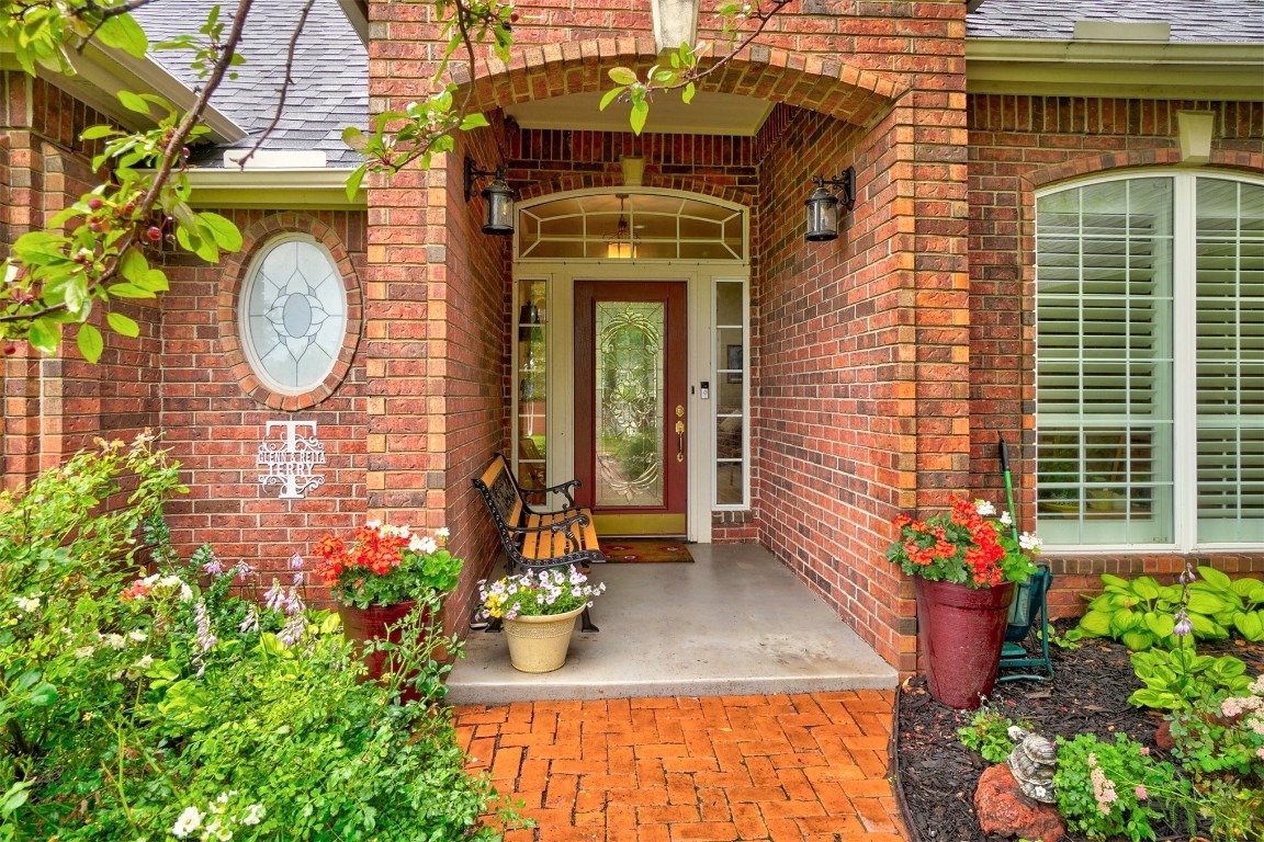 Shawnee, Oklahoma 74801, United States, 4 Bedrooms Bedrooms, ,3 BathroomsBathrooms,Residential,Pending,5070