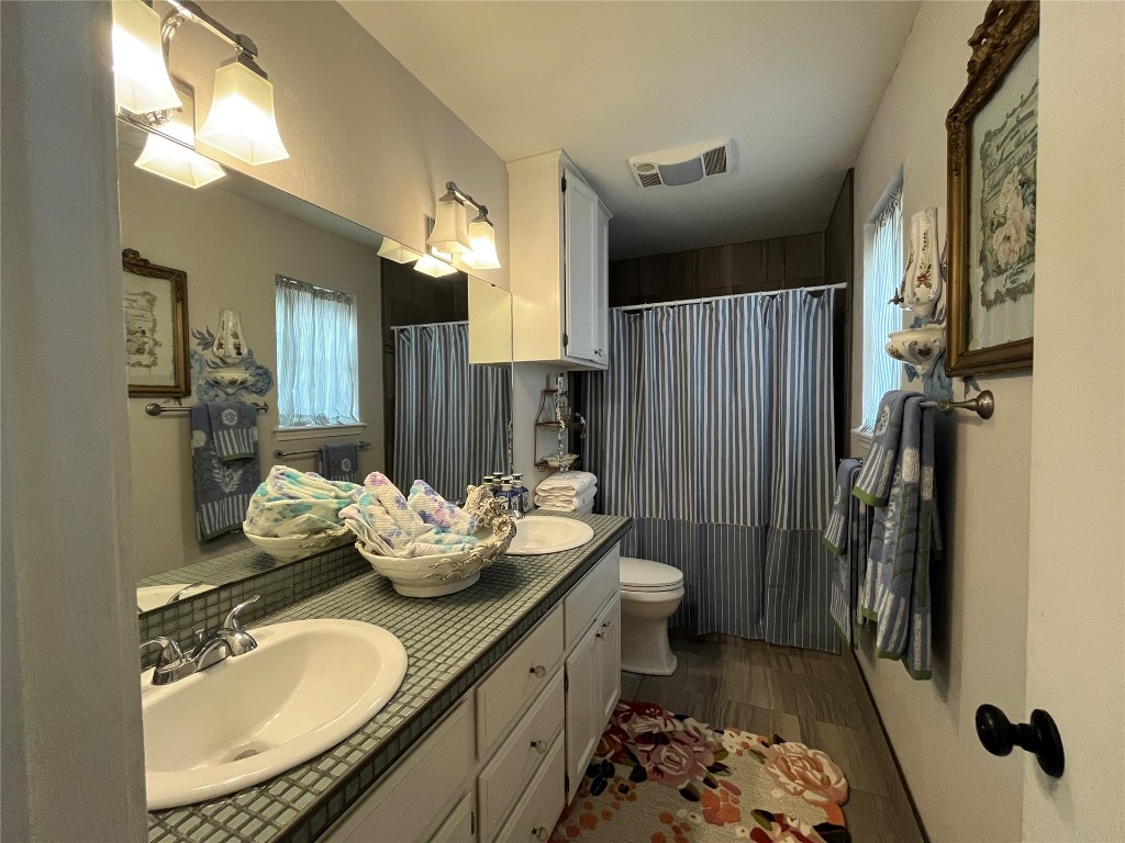 Shawnee, Oklahoma 74804, United States, 4 Bedrooms Bedrooms, ,2 BathroomsBathrooms,Residential,Active,173278