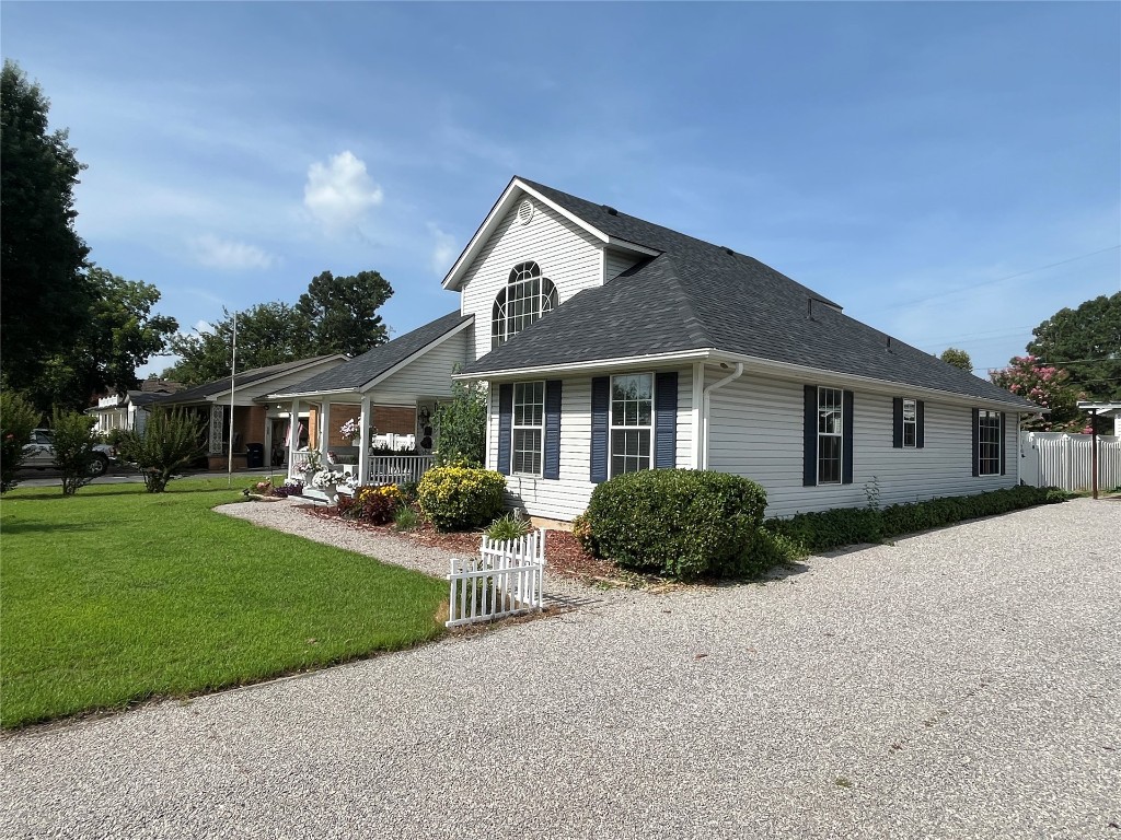 Shawnee, Oklahoma 74804, United States, 4 Bedrooms Bedrooms, ,2 BathroomsBathrooms,Residential,Active,173278