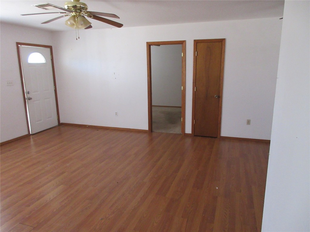 Tecumseh, Oklahoma 74873, United States, 3 Bedrooms Bedrooms, ,1 BathroomBathrooms,Residential,Pending,9700