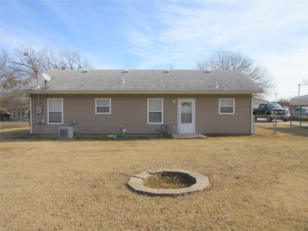 Tecumseh, Oklahoma 74873, United States, 3 Bedrooms Bedrooms, ,1 BathroomBathrooms,Residential,Pending,9700