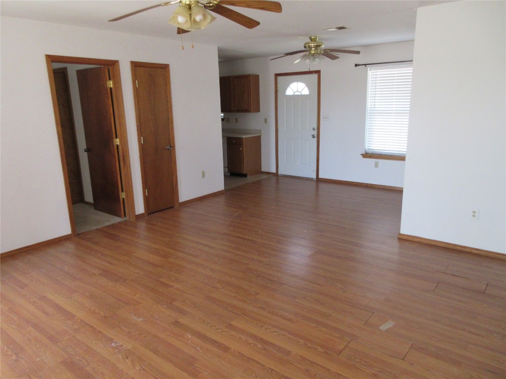 Tecumseh, Oklahoma 74873, United States, 3 Bedrooms Bedrooms, ,1 BathroomBathrooms,Residential,Pending,9700