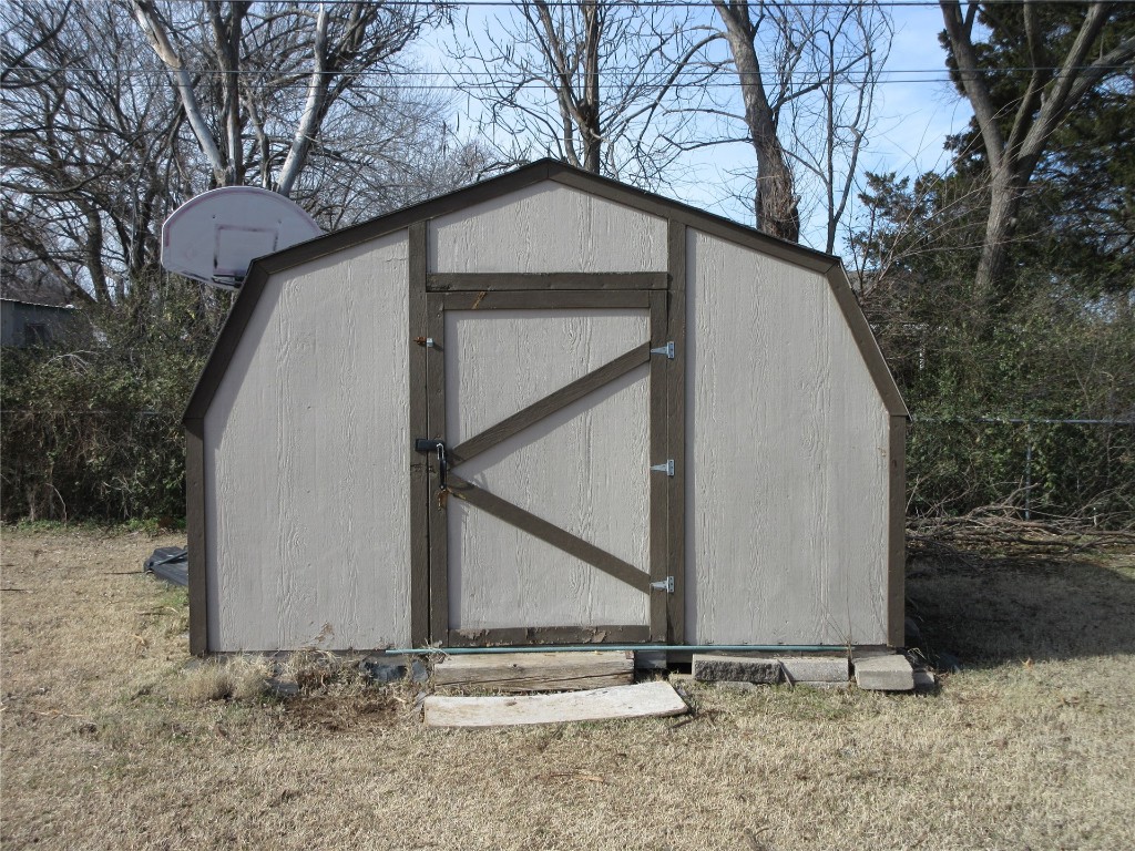 Tecumseh, Oklahoma 74873, United States, 3 Bedrooms Bedrooms, ,1 BathroomBathrooms,Residential,Pending,9700