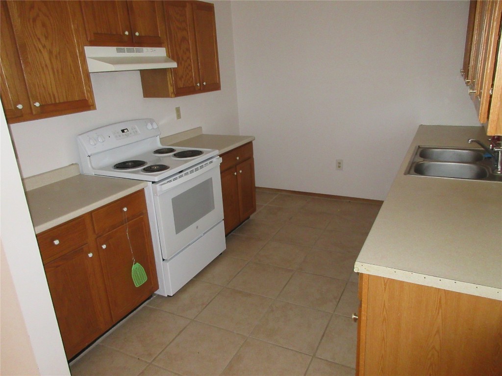 Tecumseh, Oklahoma 74873, United States, 3 Bedrooms Bedrooms, ,1 BathroomBathrooms,Residential,Pending,9700