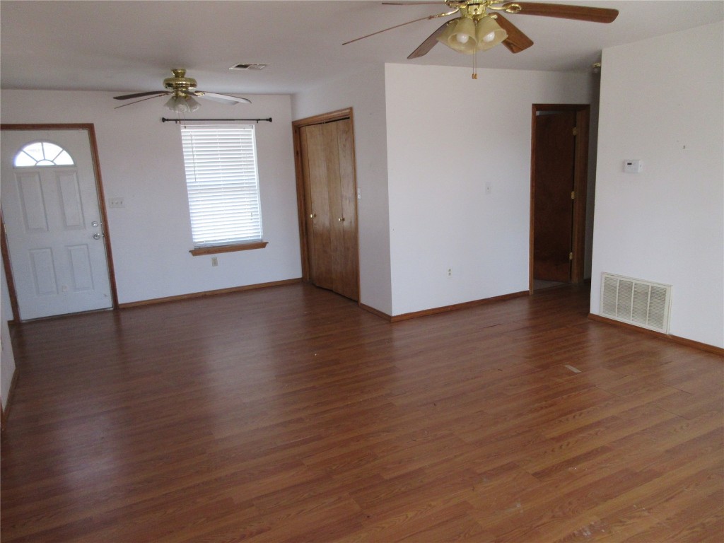 Tecumseh, Oklahoma 74873, United States, 3 Bedrooms Bedrooms, ,1 BathroomBathrooms,Residential,Pending,9700
