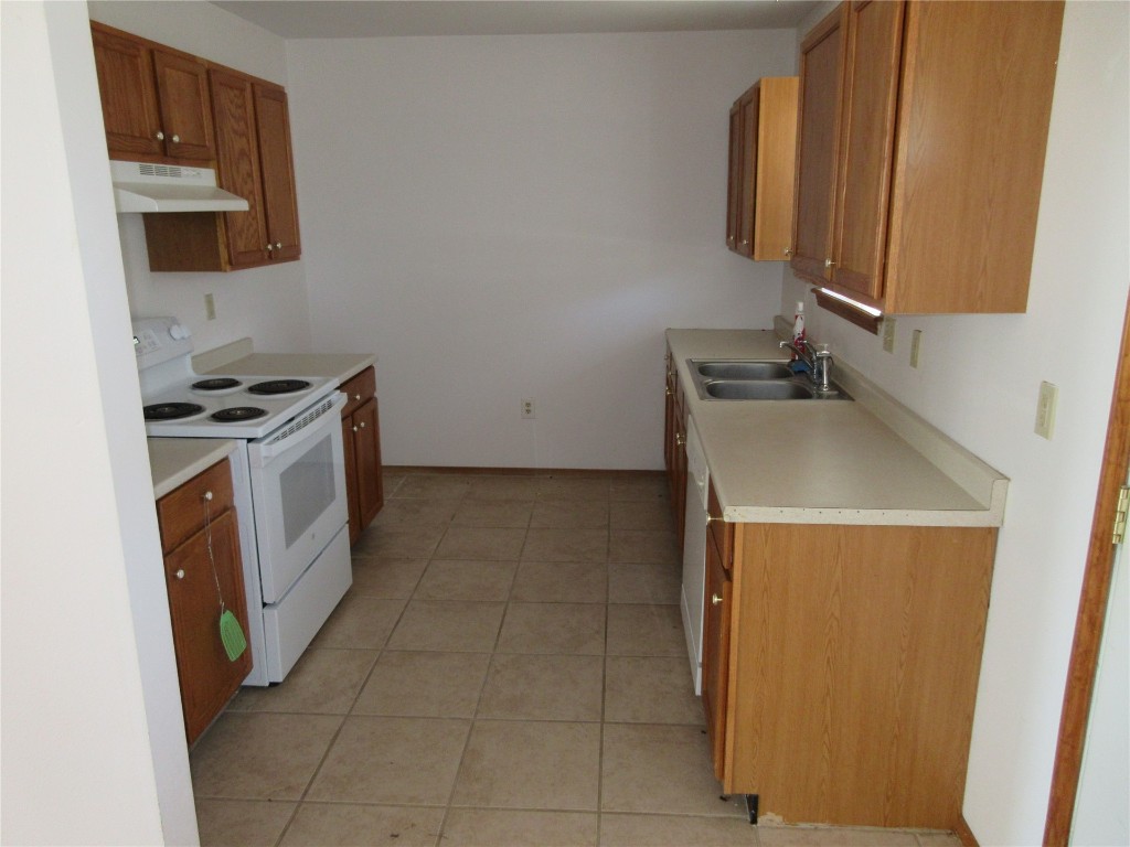 Tecumseh, Oklahoma 74873, United States, 3 Bedrooms Bedrooms, ,1 BathroomBathrooms,Residential,Pending,9700