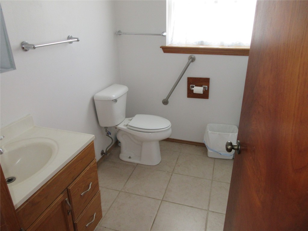 Tecumseh, Oklahoma 74873, United States, 3 Bedrooms Bedrooms, ,1 BathroomBathrooms,Residential,Pending,9700