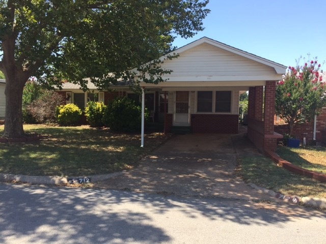 Photo 1 of 14 — 712 Barker, Clinton, OK 73601