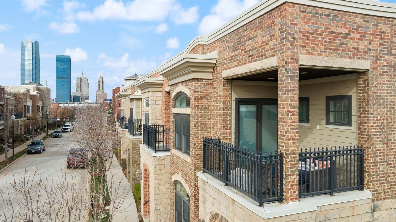 423 NE 1st Street