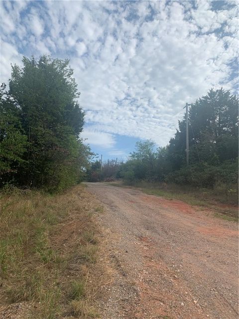 Photo of 11610 Meadows Avenue, Mustang, OK 73064 (MLS # 1024063)
