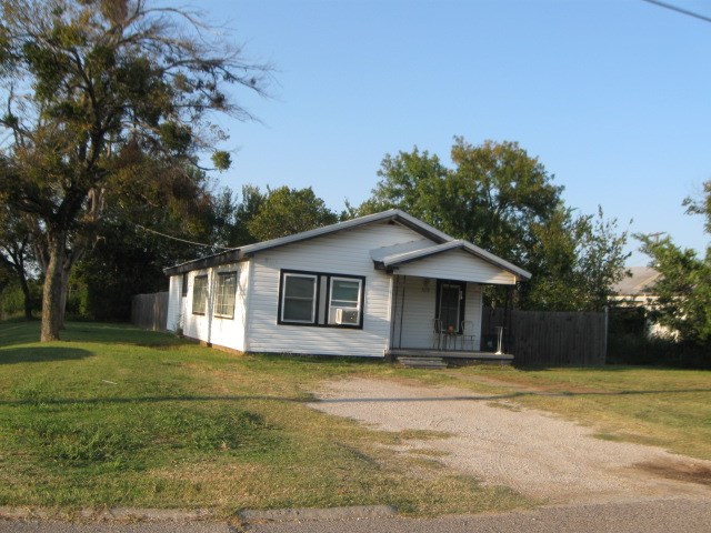 Photo 1 of 16 — 1632 W STROTHERS, Seminole, OK 74868