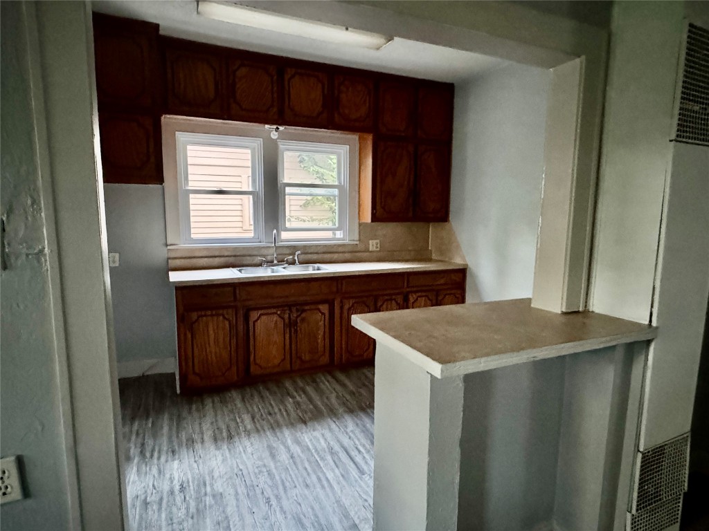 Shawnee, Oklahoma 74801, United States, 2 Bedrooms Bedrooms, ,1 BathroomBathrooms,Residential,Pending,196731