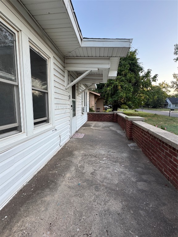 Shawnee, Oklahoma 74801, United States, 2 Bedrooms Bedrooms, ,1 BathroomBathrooms,Residential,Pending,196731