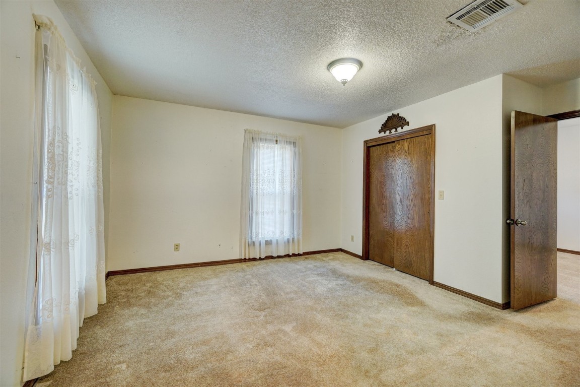 Tecumseh, Oklahoma 74873, United States, 4 Bedrooms Bedrooms, ,4 BathroomsBathrooms,Residential,Pending,36350