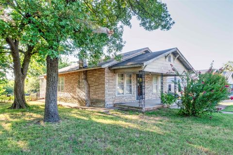 Photo of 802 Bennett Boulevard, Chandler, OK 74834 (MLS # 1184684)