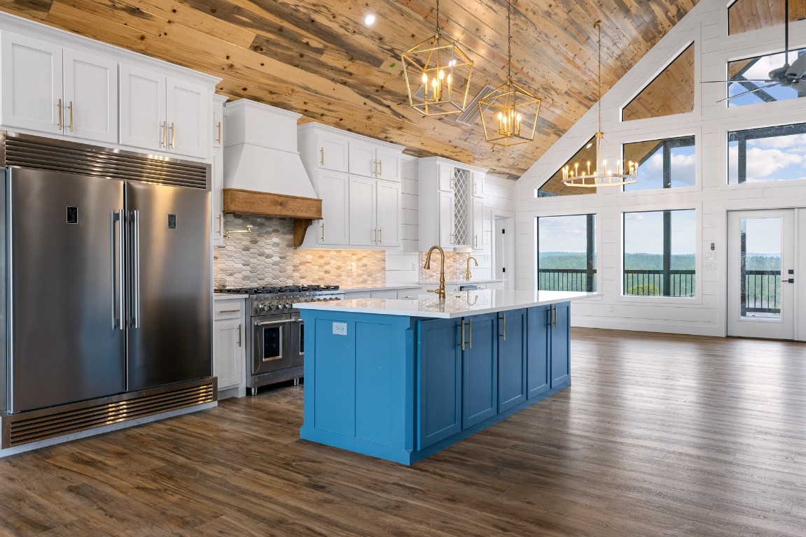 Broken Bow, Oklahoma, 74728, United States, 4 Bedrooms Bedrooms, ,4 BathroomsBathrooms,Residential,Active,1898222