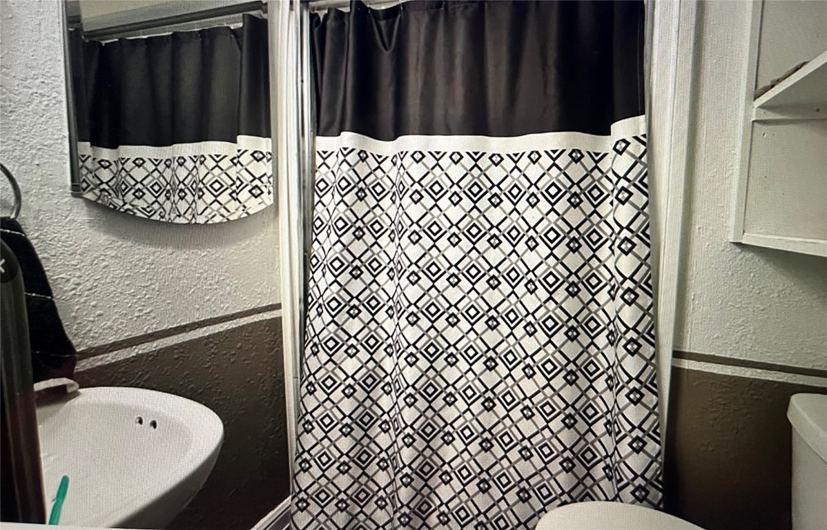 Shawnee, Oklahoma 74801, United States, 2 Bedrooms Bedrooms, ,2 BathroomsBathrooms,Residential,Active,80343