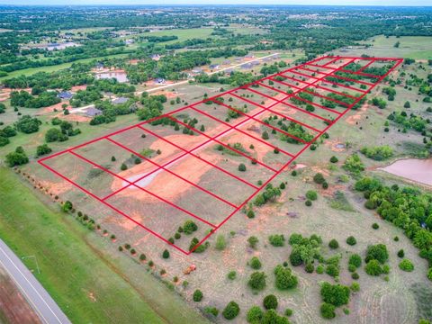 Photo of 1245 Twin Oaks Dr, Blanchard, OK 73010 (MLS # 1169005)