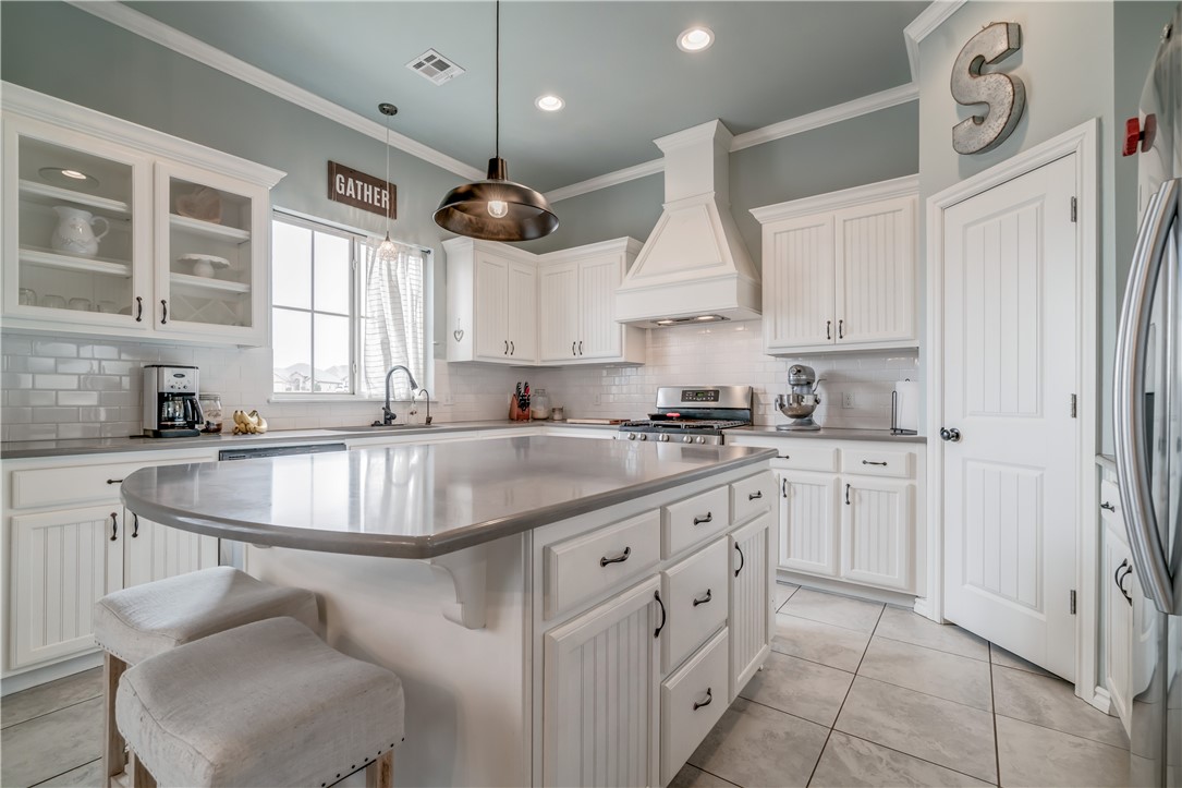 Photo 1 of 36 — 7000 N Cherokee Crossing, Warr Acres, OK 73132