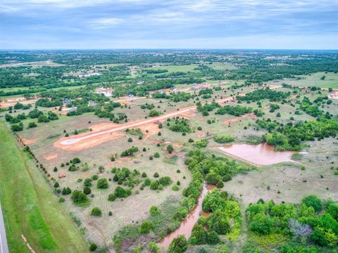 Photo of 1249 Twin Oaks Dr, Blanchard, OK 73010 (MLS # 1169000)
