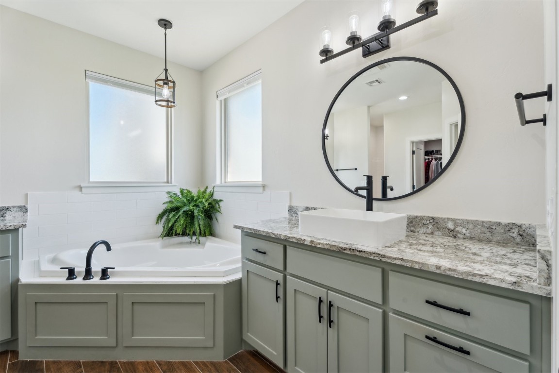 Shawnee, Oklahoma 74804, United States, 4 Bedrooms Bedrooms, ,3 BathroomsBathrooms,Residential,Active,173124