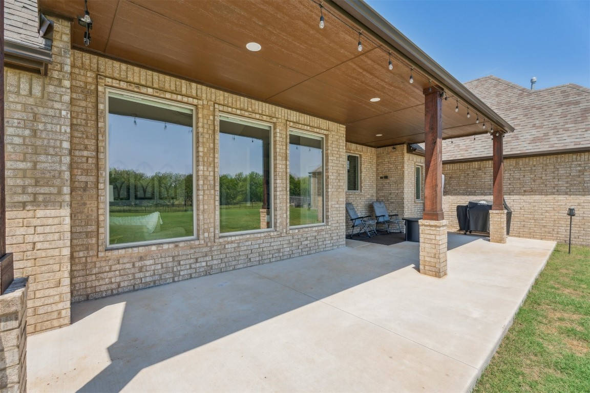 Shawnee, Oklahoma 74804, United States, 4 Bedrooms Bedrooms, ,3 BathroomsBathrooms,Residential,Active,173124