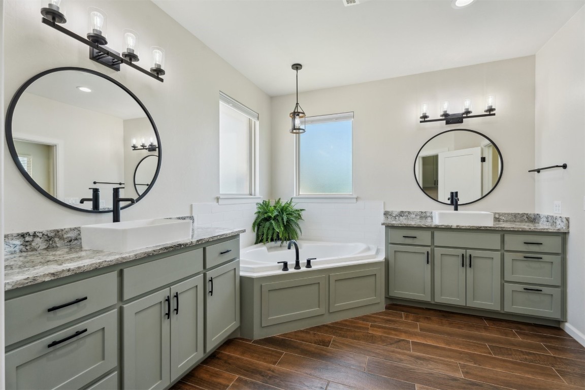 Shawnee, Oklahoma 74804, United States, 4 Bedrooms Bedrooms, ,3 BathroomsBathrooms,Residential,Active,173124