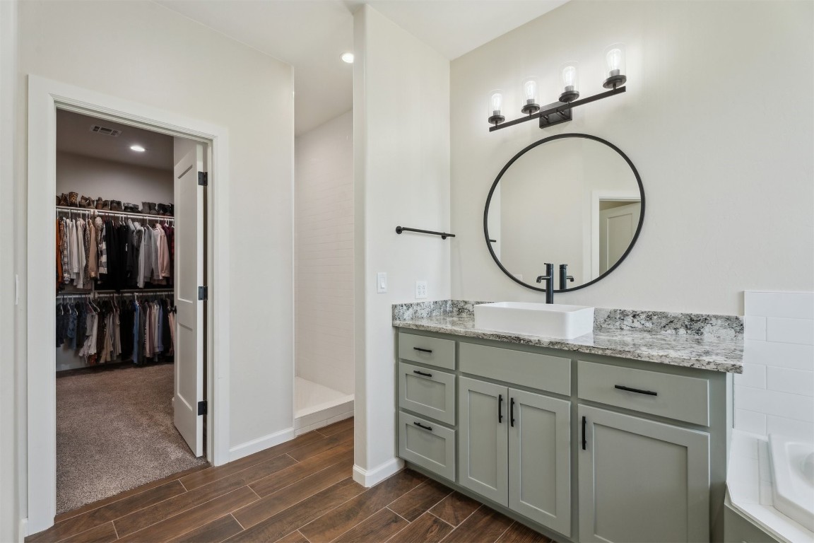 Shawnee, Oklahoma 74804, United States, 4 Bedrooms Bedrooms, ,3 BathroomsBathrooms,Residential,Active,173124