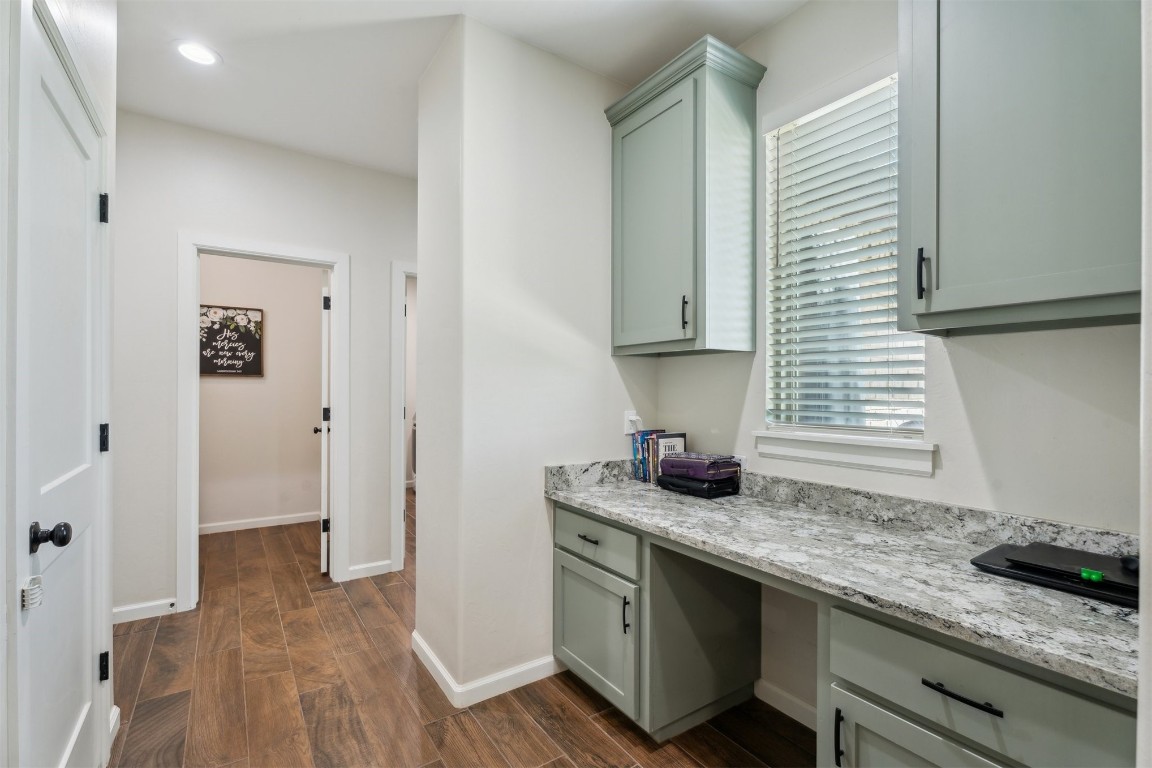 Shawnee, Oklahoma 74804, United States, 4 Bedrooms Bedrooms, ,3 BathroomsBathrooms,Residential,Active,173124