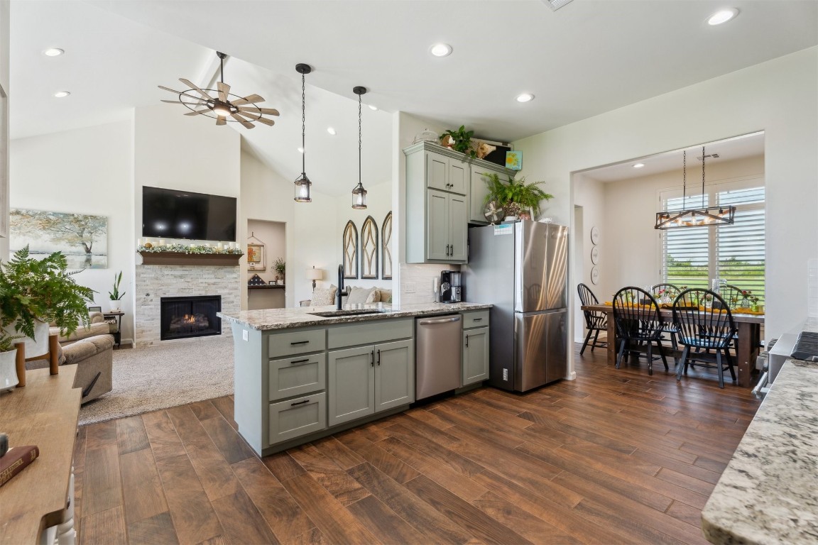 Shawnee, Oklahoma 74804, United States, 4 Bedrooms Bedrooms, ,3 BathroomsBathrooms,Residential,Active,173124