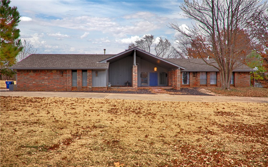 Photo 1 of 28 — 930 Mockingbird, Guthrie, OK 73044
