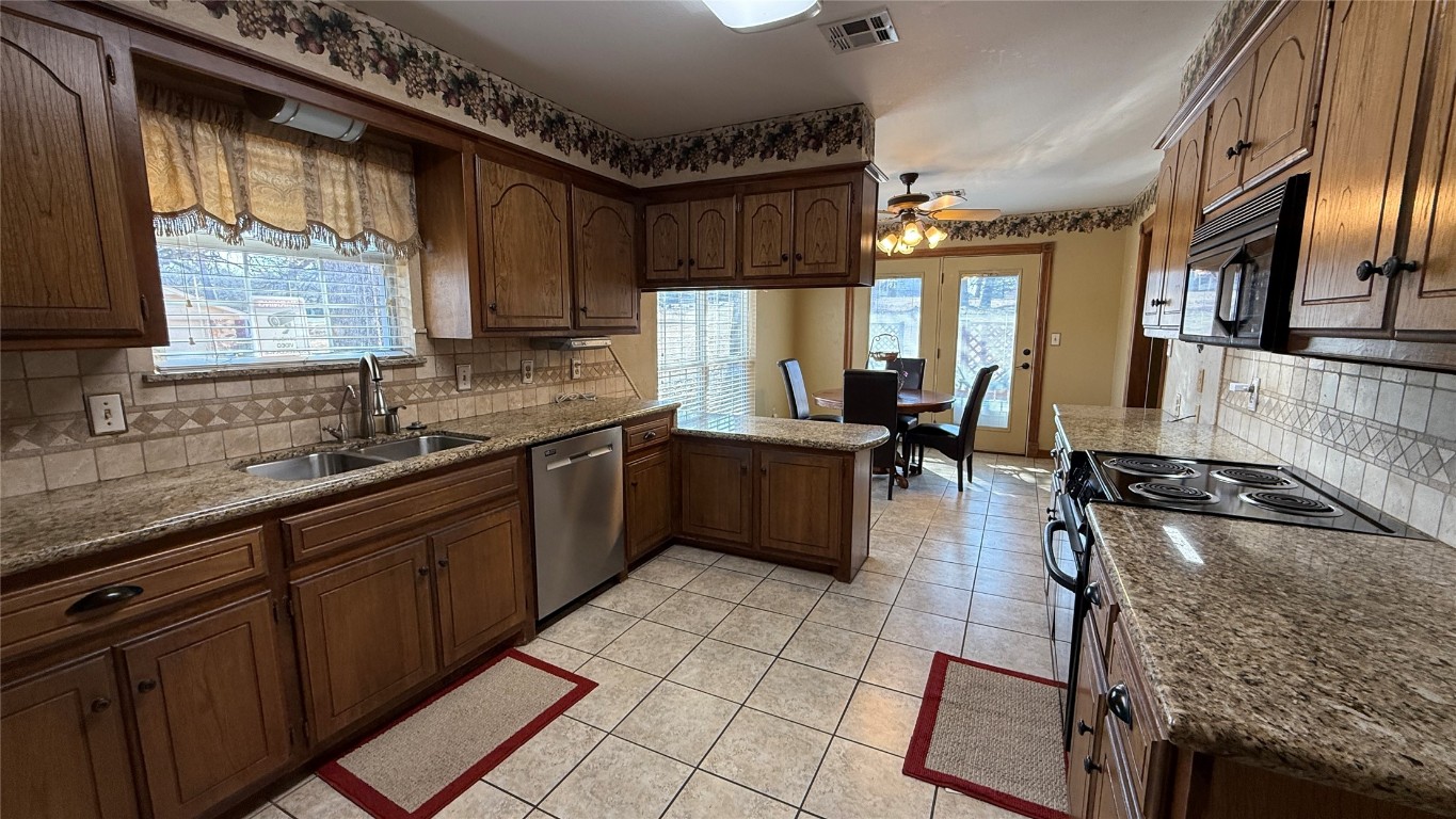 Tecumseh, Oklahoma 74873, United States, 3 Bedrooms Bedrooms, ,3 BathroomsBathrooms,Residential,Active,80332