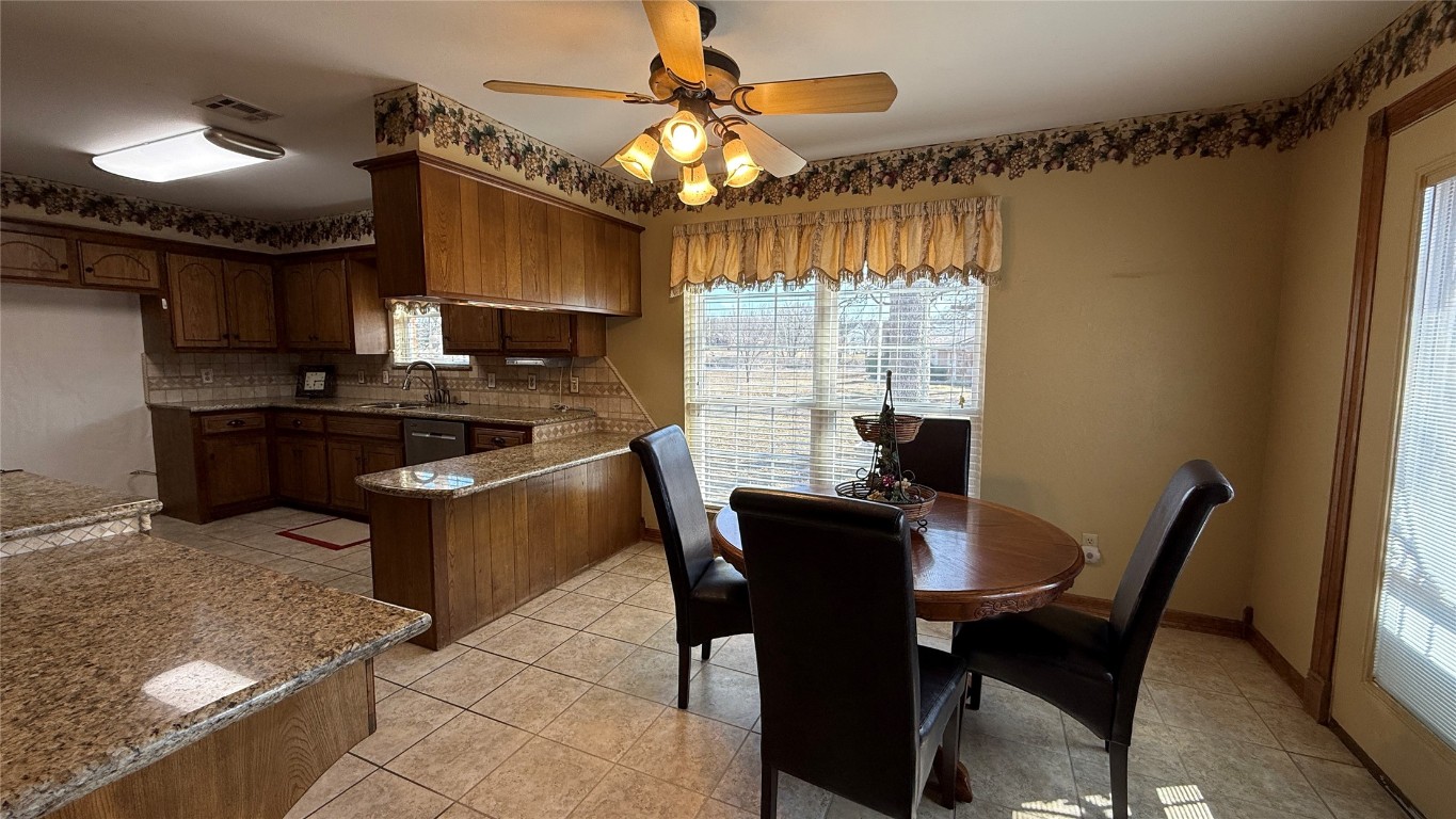 Tecumseh, Oklahoma 74873, United States, 3 Bedrooms Bedrooms, ,3 BathroomsBathrooms,Residential,Active,80332