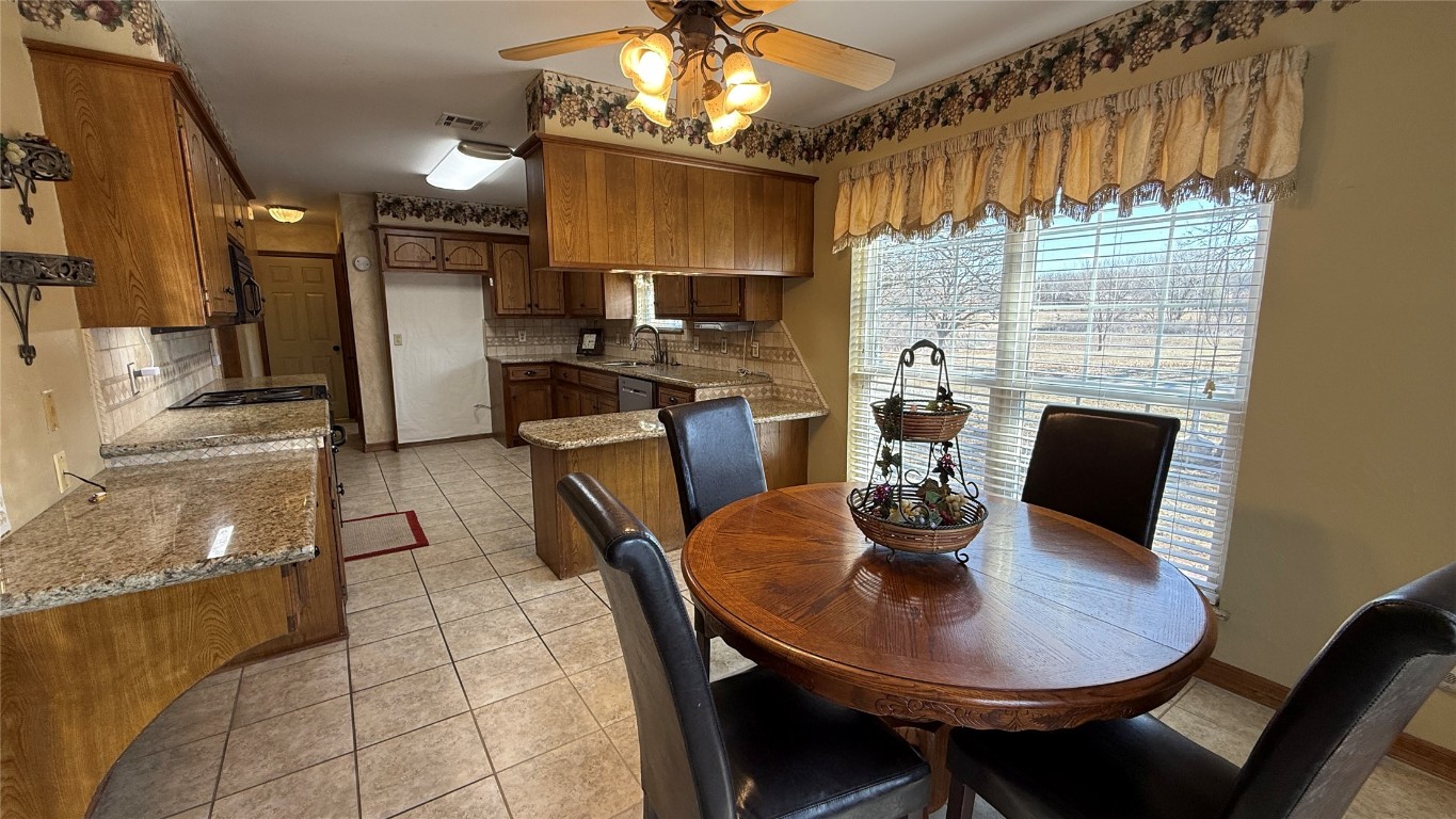 Tecumseh, Oklahoma 74873, United States, 3 Bedrooms Bedrooms, ,3 BathroomsBathrooms,Residential,Active,80332