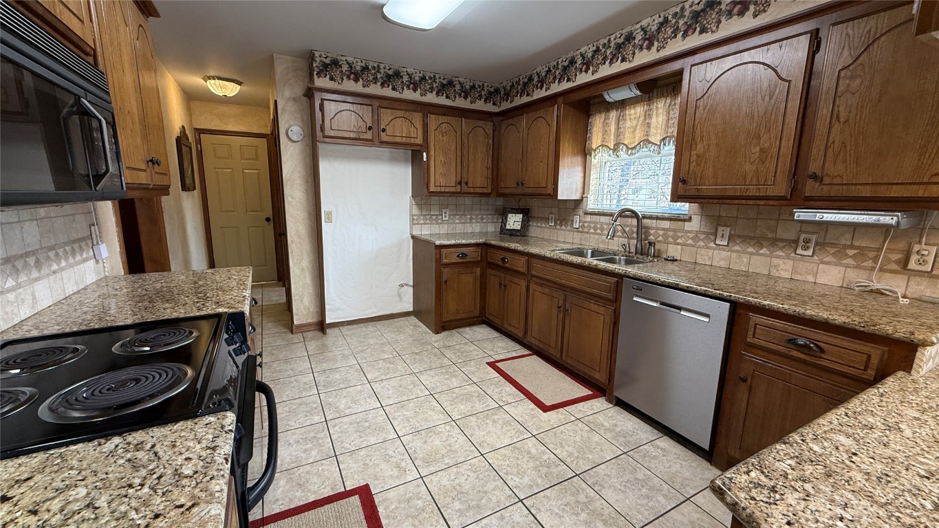 Tecumseh, Oklahoma 74873, United States, 3 Bedrooms Bedrooms, ,3 BathroomsBathrooms,Residential,Active,80332