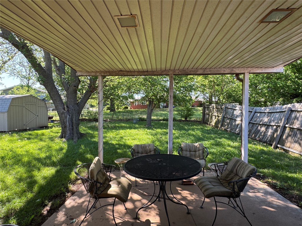 Shawnee, Oklahoma 74801, United States, 3 Bedrooms Bedrooms, ,2 BathroomsBathrooms,Residential,Pending,114903