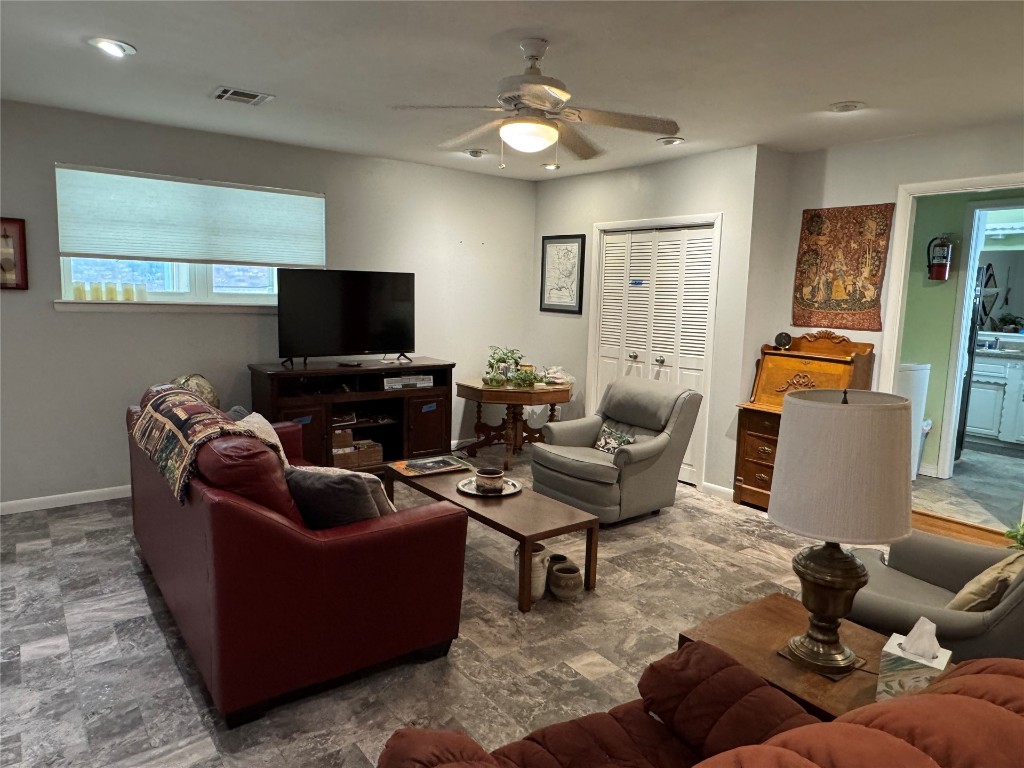 Shawnee, Oklahoma 74801, United States, 3 Bedrooms Bedrooms, ,2 BathroomsBathrooms,Residential,Pending,114903